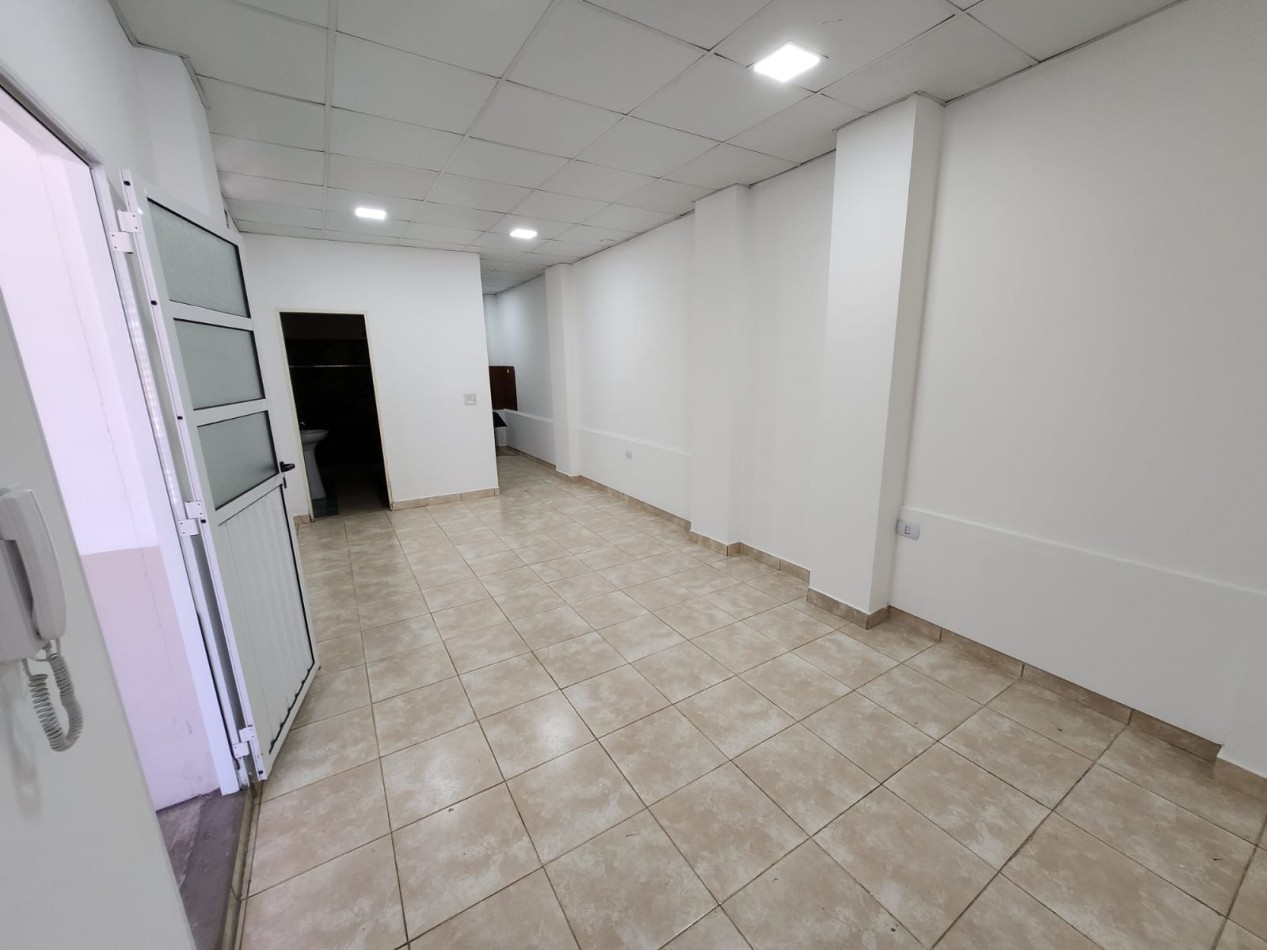 ALQUILO LOCAL ZONA SUDAMERICA Y CHURRUARIN $270.000+EXP+IMP