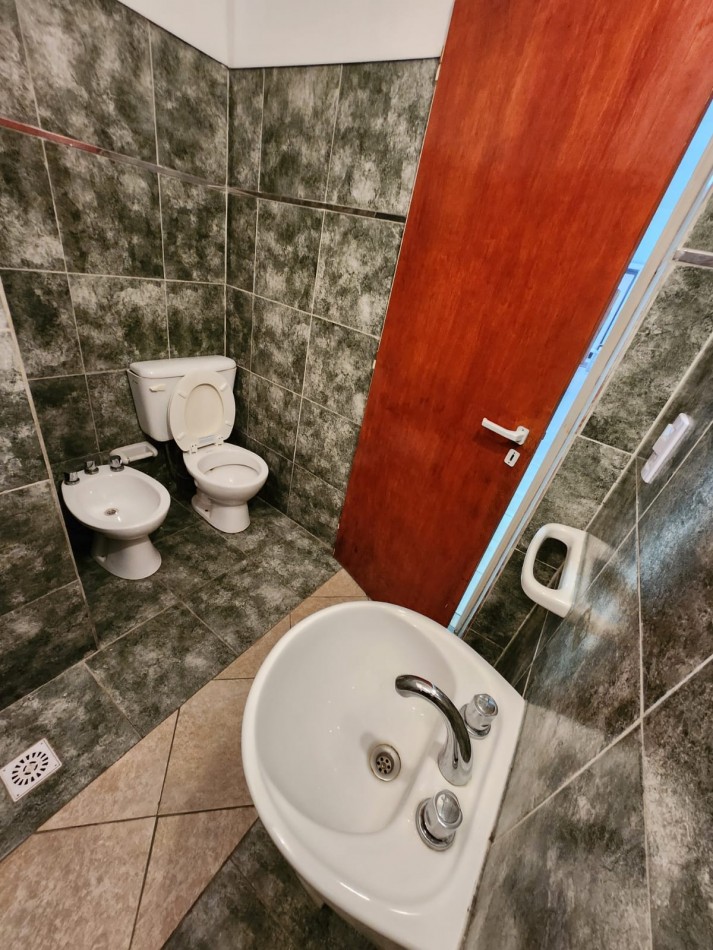 ALQUILO LOCAL ZONA SUDAMERICA Y CHURRUARIN $270.000+EXP+IMP