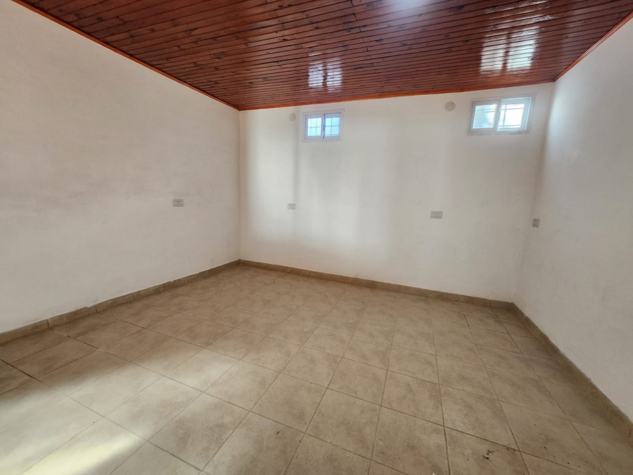 ALQUILO CASA 2 DORMITORIOS EN CALLE VICTORIA $350.000 FINAL