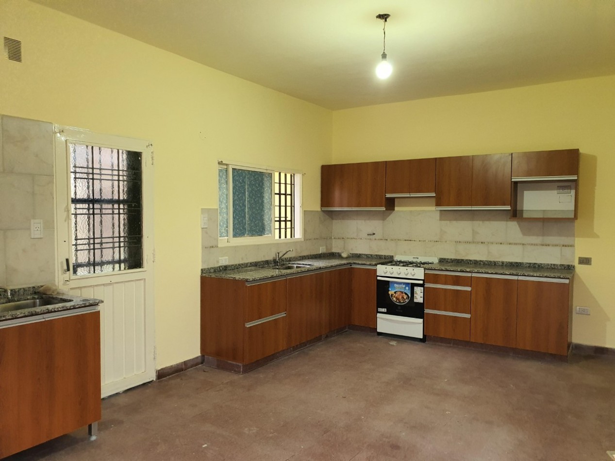 ALQUILO CASA 3 DORMITORIOS CON COCHERA $750.000+IMPUESTOS 