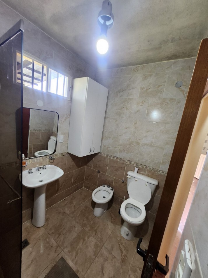 ALQUILO CASA 3 DORMITORIOS CON COCHERA $750.000+IMPUESTOS 