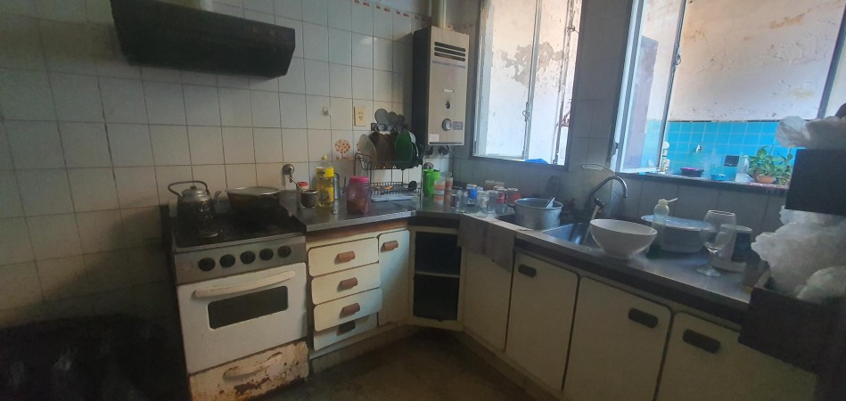 VENDO CASA INTERNA 3 DORMITORIOS, PATIO EN CALLE GUALEGUAYCHÚ "A RECICLAR" U$S 60.000.-