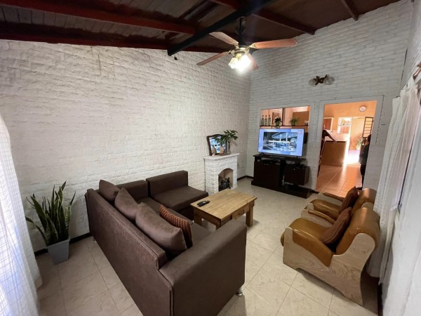 VENDO HERMOSA CASA 3 DORM. CON PILETA 