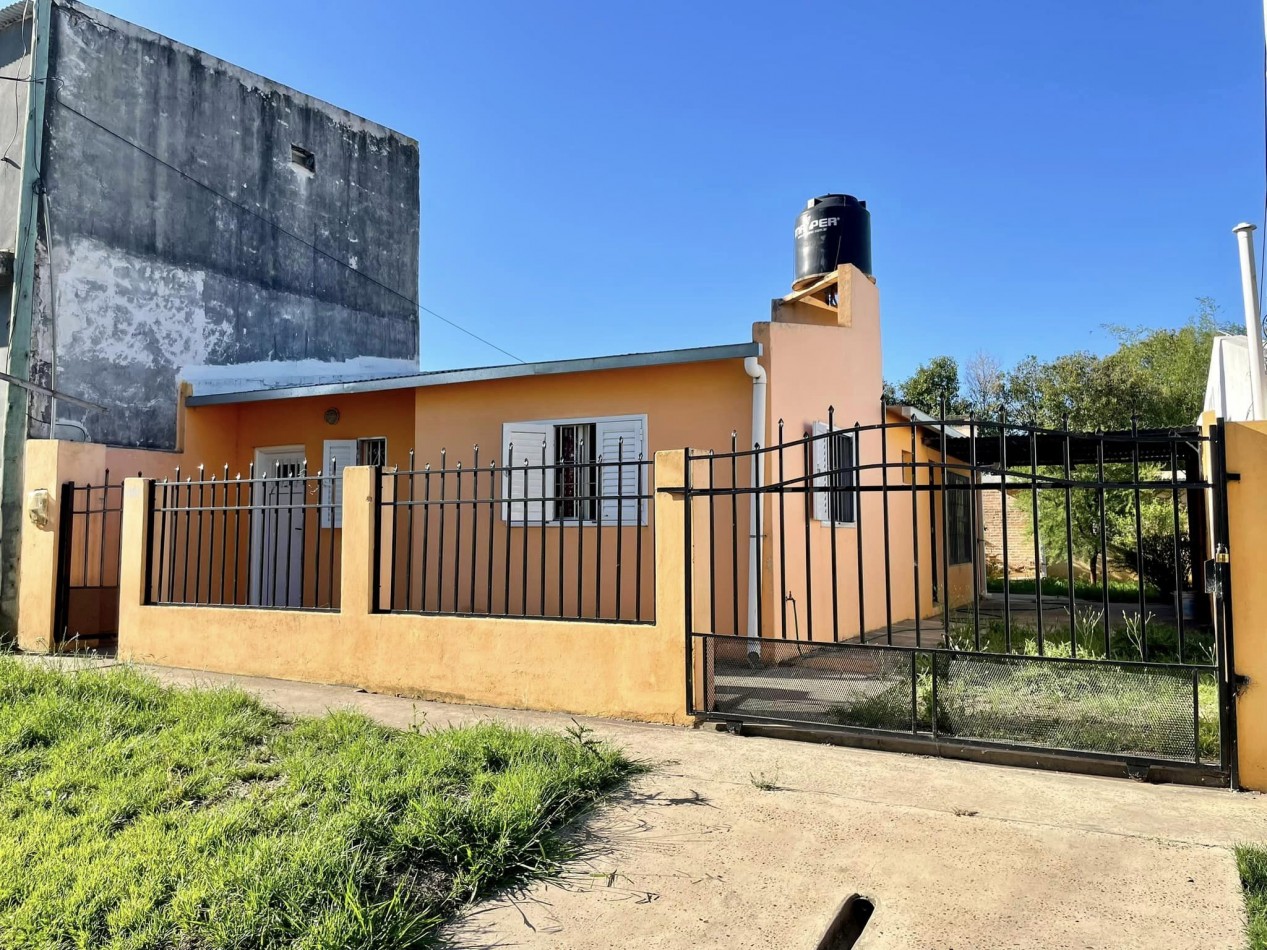 VENDO CASA 2 DORM. COCHERA. PATIO. ZONA NEWBERY Y CAPUTO