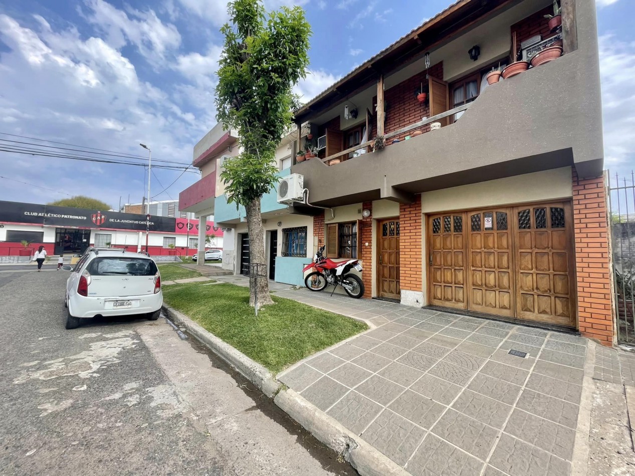 VENDO HERMOSA CASA 3 DORM ZONA CLUB PATRONATO