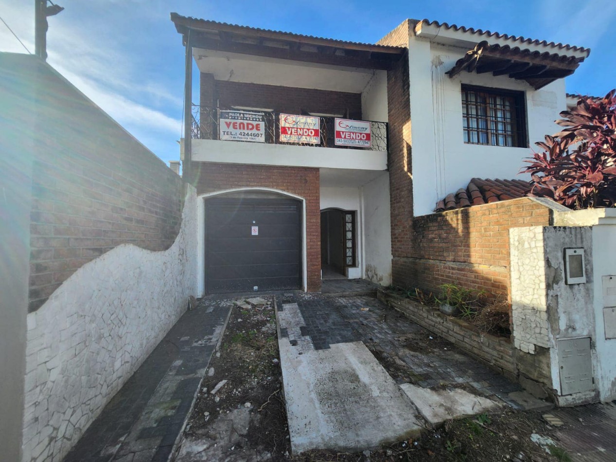 VENDO CASA ZONA PARQUE. CALLE MORENO U$S 120.000