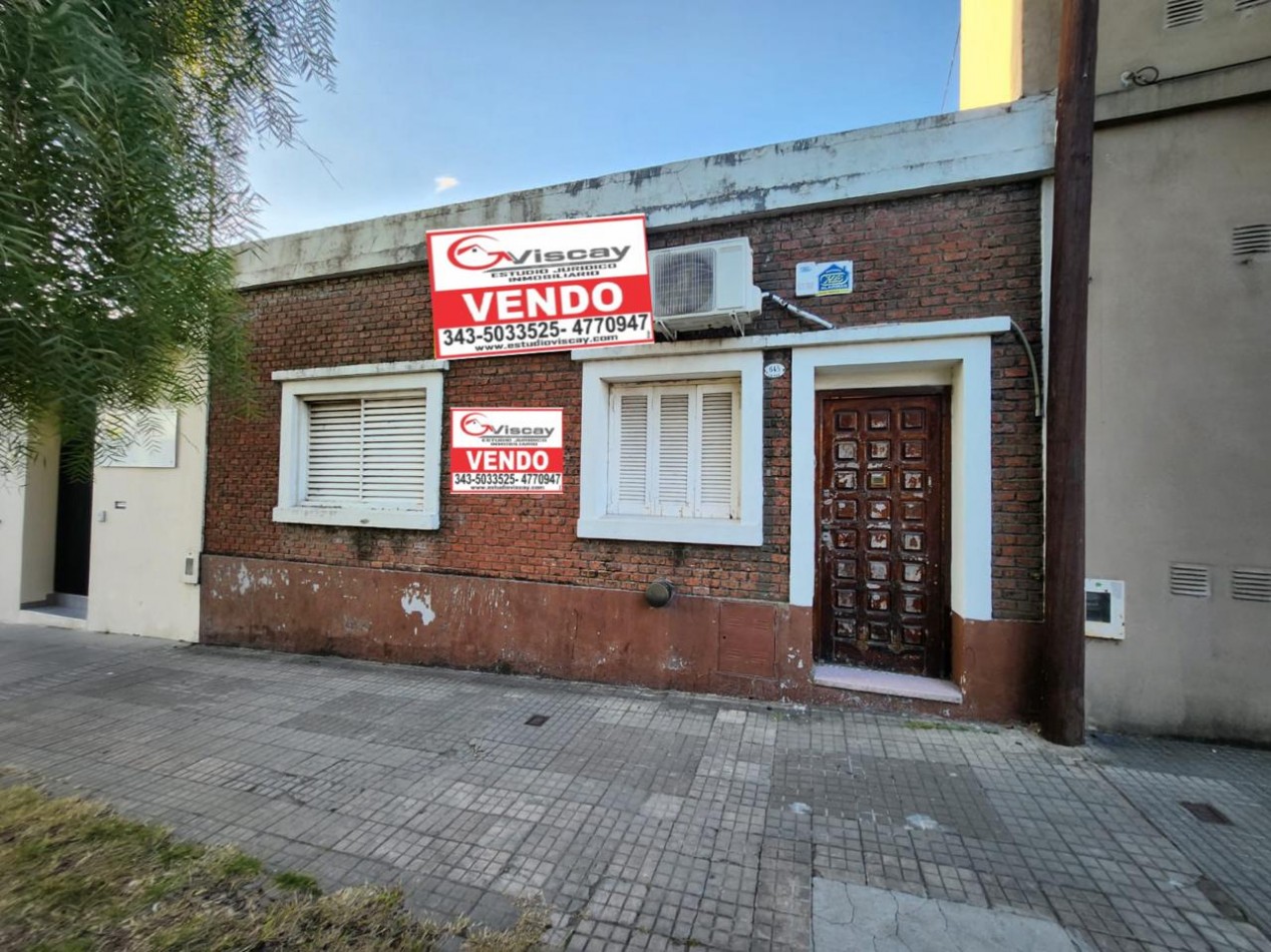 VENDO CASA CENTRICA 2 DORMITORIOS, PATIO U$S 55.000