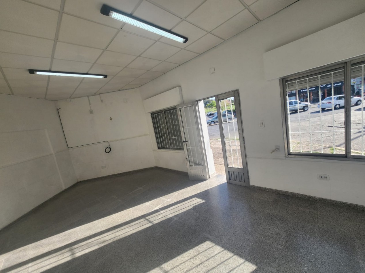 ALQUILO LOCAL COMERCIAL EN AV. ALMAFUERTE $150.000 FINALES