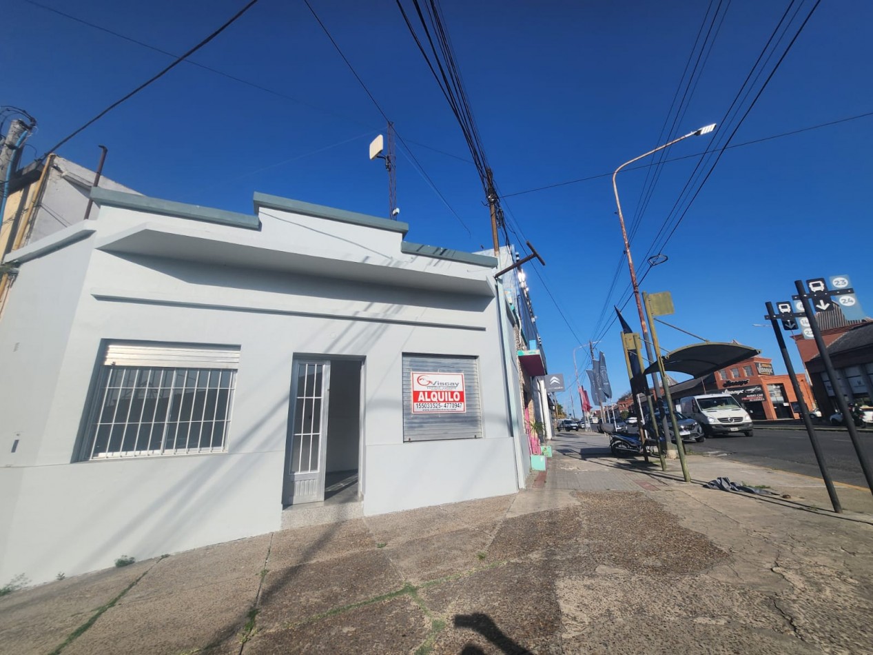 ALQUILO LOCAL COMERCIAL EN AV. ALMAFUERTE $150.000 FINALES