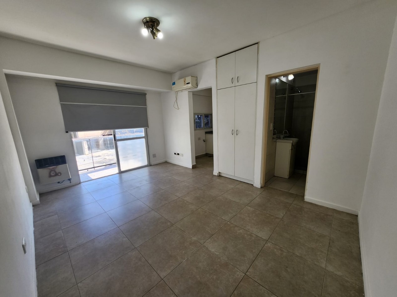 ALQUILO MONOAMBIENTE ZONA CENTRO/PARQUE $180.000+EXP+IMP