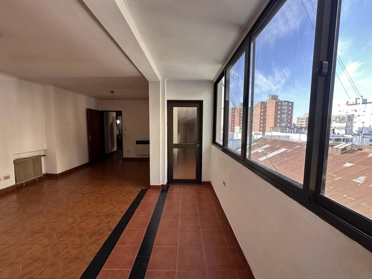 VENDO DEPTO 3 DORM. COCHERA. BAULERA. CENTRICO