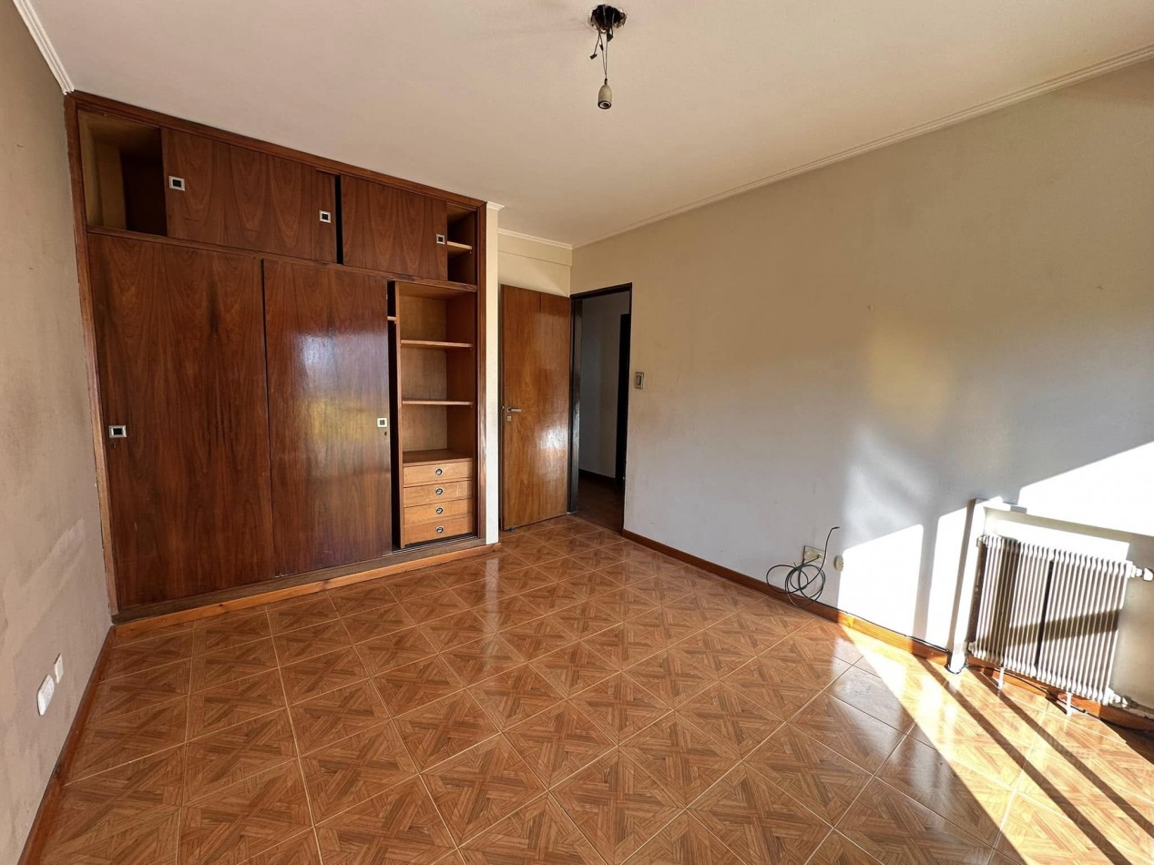 VENDO DEPTO 3 DORM. COCHERA. BAULERA. CENTRICO