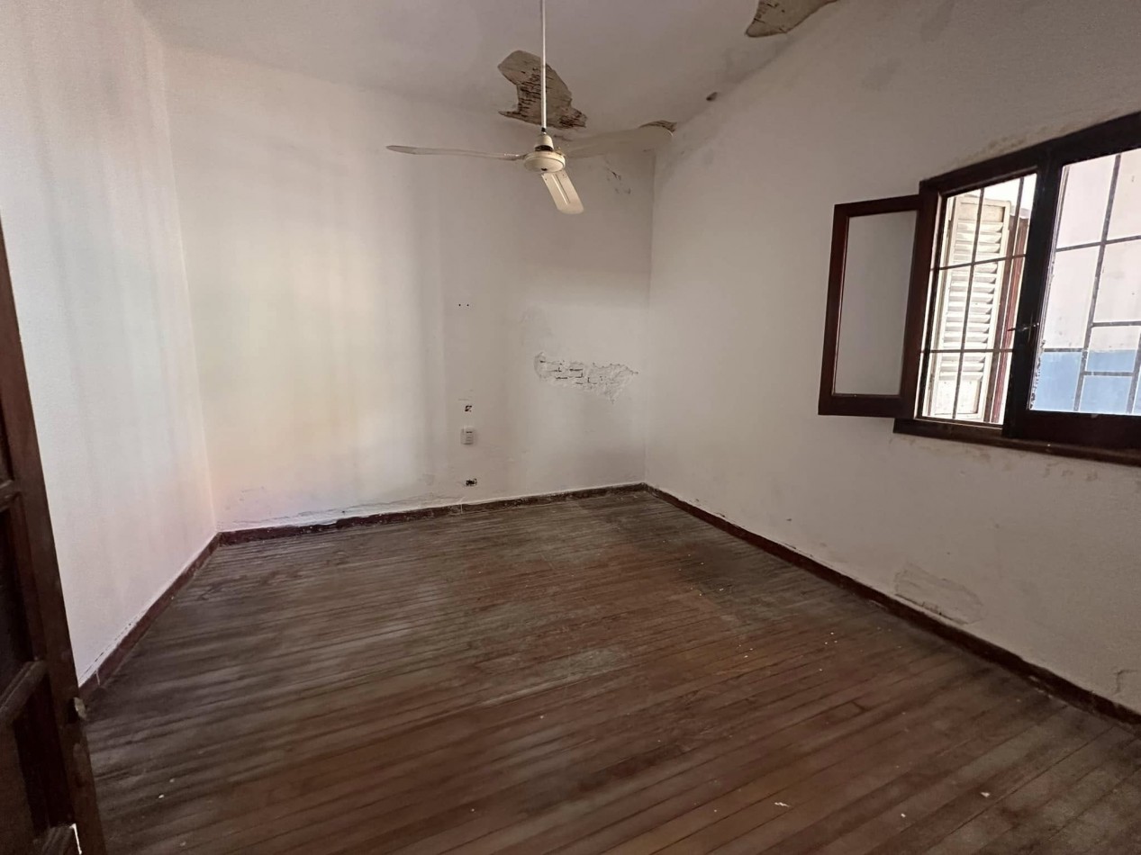 VENDO CASA A RECICLAR ZONA 5 ESQUINAS