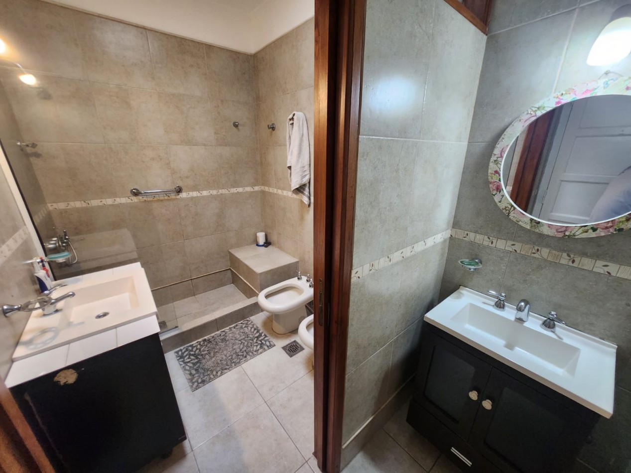 VENDO CASA EN CALLE CERVATES 3 DOR, 2 BAÑOS, FONDO CON VERDE, QUINCHO U$S 100.000