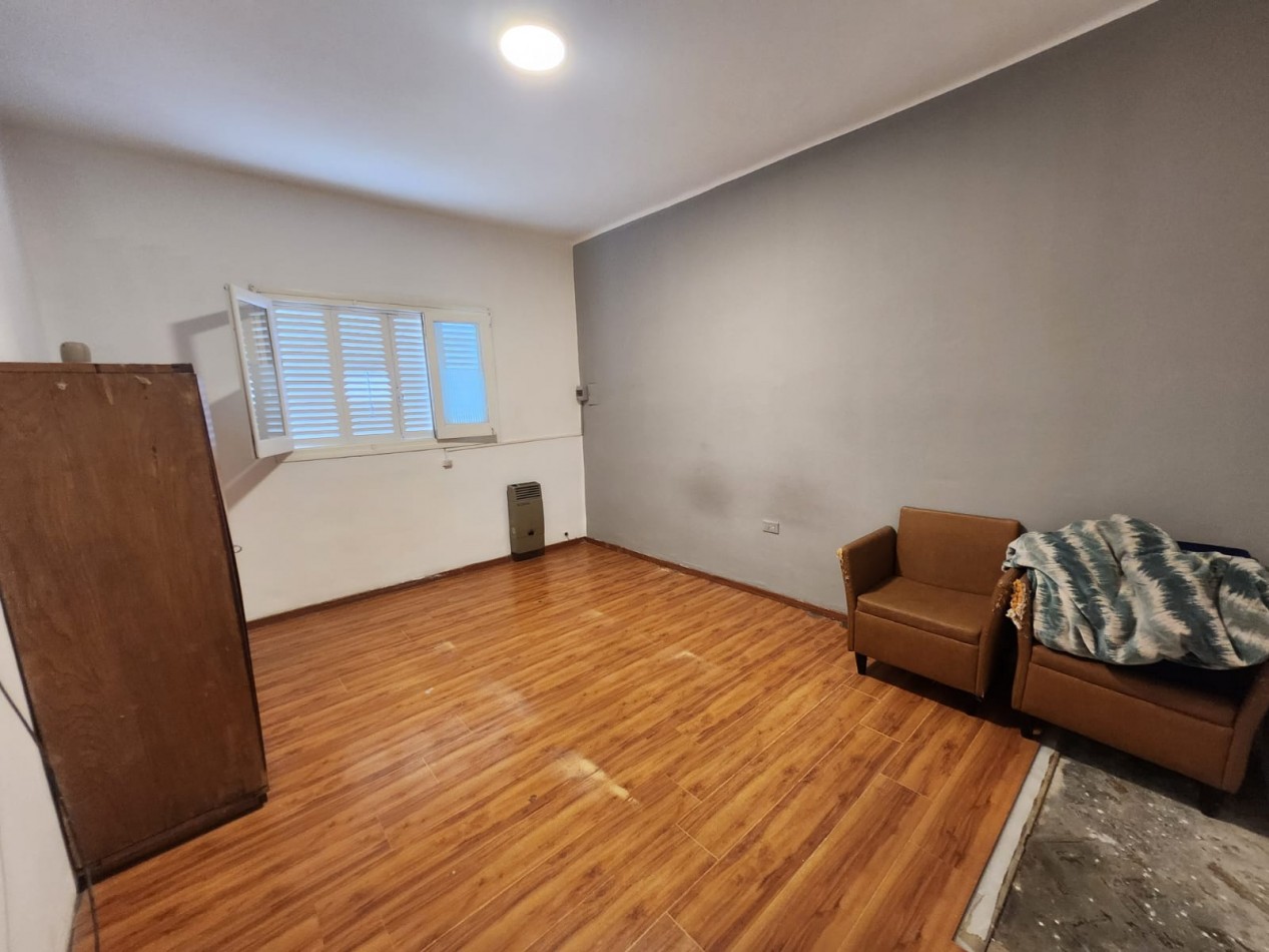 VENDO CASA EN CALLE CERVATES 3 DOR, 2 BAÑOS, FONDO CON VERDE, QUINCHO U$S 100.000