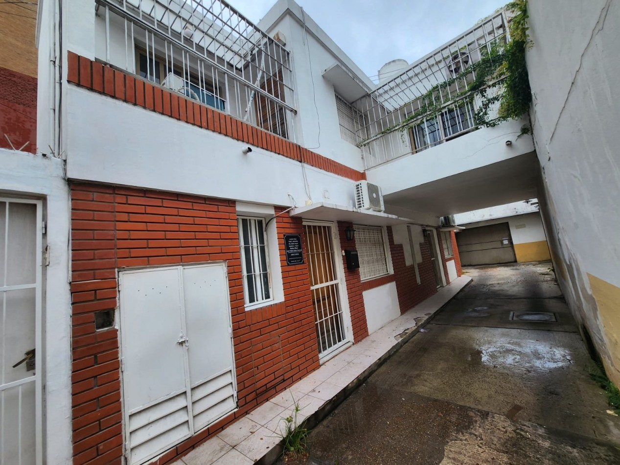 VENDO DUPLEX 3, DORMITORIOS, 2 BAÑOS. ZONA CENTRO U$S 73.000.-