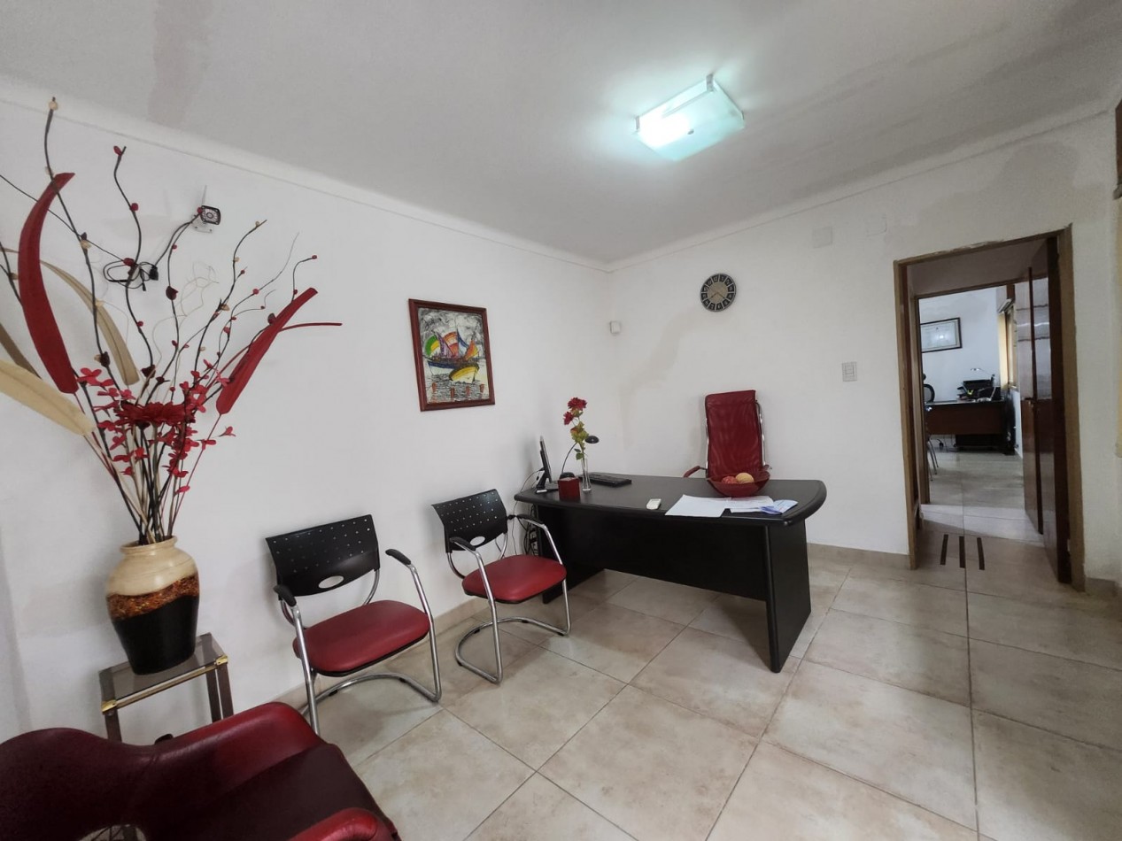 VENDO DUPLEX 3, DORMITORIOS, 2 BAÑOS. ZONA CENTRO U$S 73.000.-