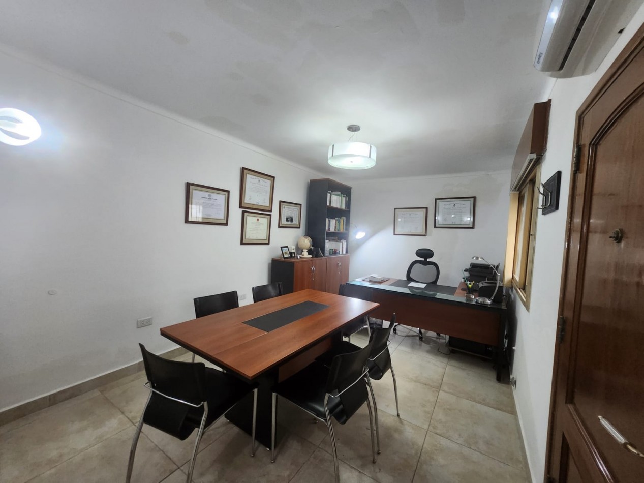 VENDO DUPLEX 3, DORMITORIOS, 2 BAÑOS. ZONA CENTRO U$S 73.000.-