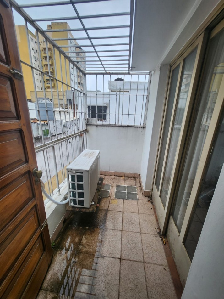 VENDO DUPLEX 3, DORMITORIOS, 2 BAÑOS. ZONA CENTRO U$S 73.000.-