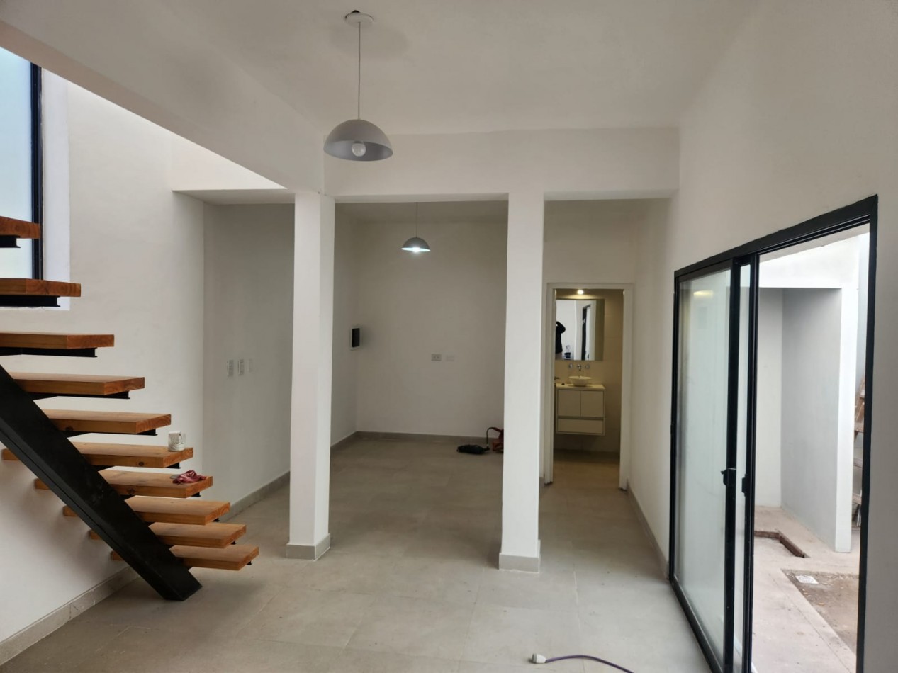 ALQUILO CASA ZONA CENTRO 2 DORMITORIOS, 2 BAÑOS $900.000 FINALES