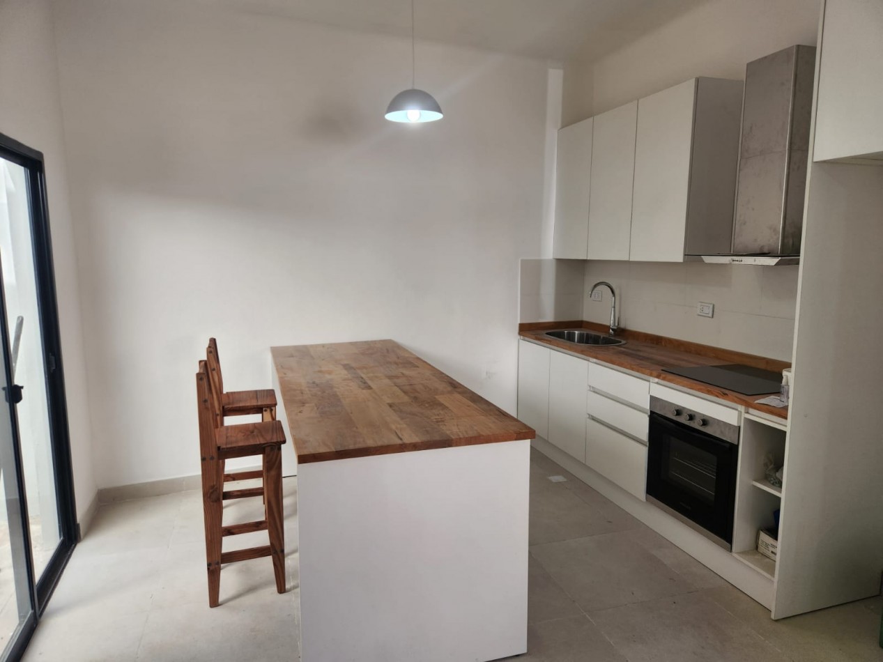 ALQUILO CASA ZONA CENTRO 2 DORMITORIOS, 2 BAÑOS $900.000 FINALES