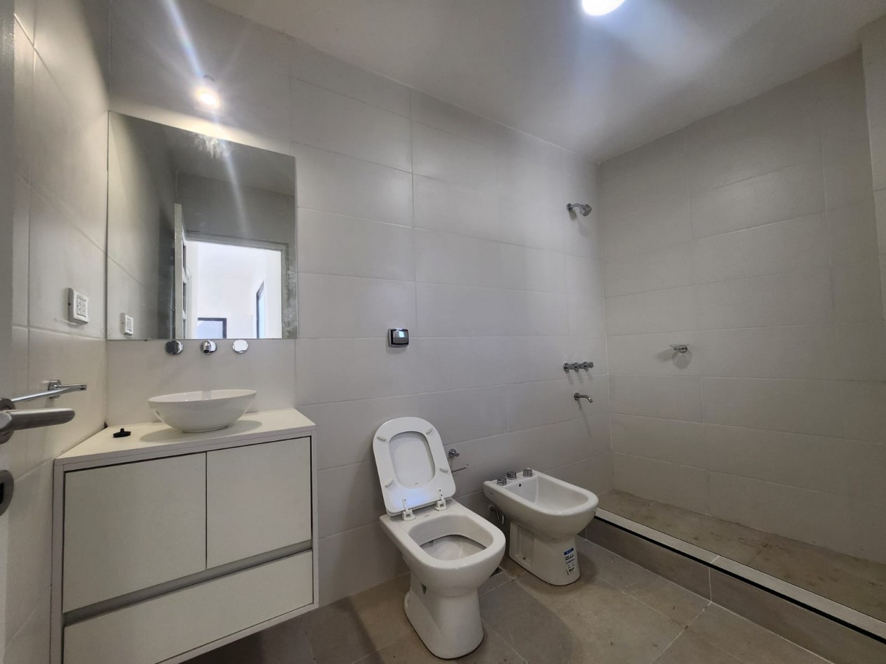 ALQUILO CASA ZONA CENTRO 2 DORMITORIOS, 2 BAÑOS $900.000 FINALES