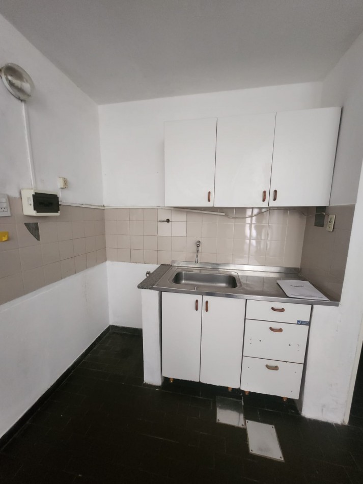 ALQUILO DEPTO 1 DORMITORIO $380.000 FINAL. ZONA CENTRO. EDIFICIO CON QUINCHO Y PILETA