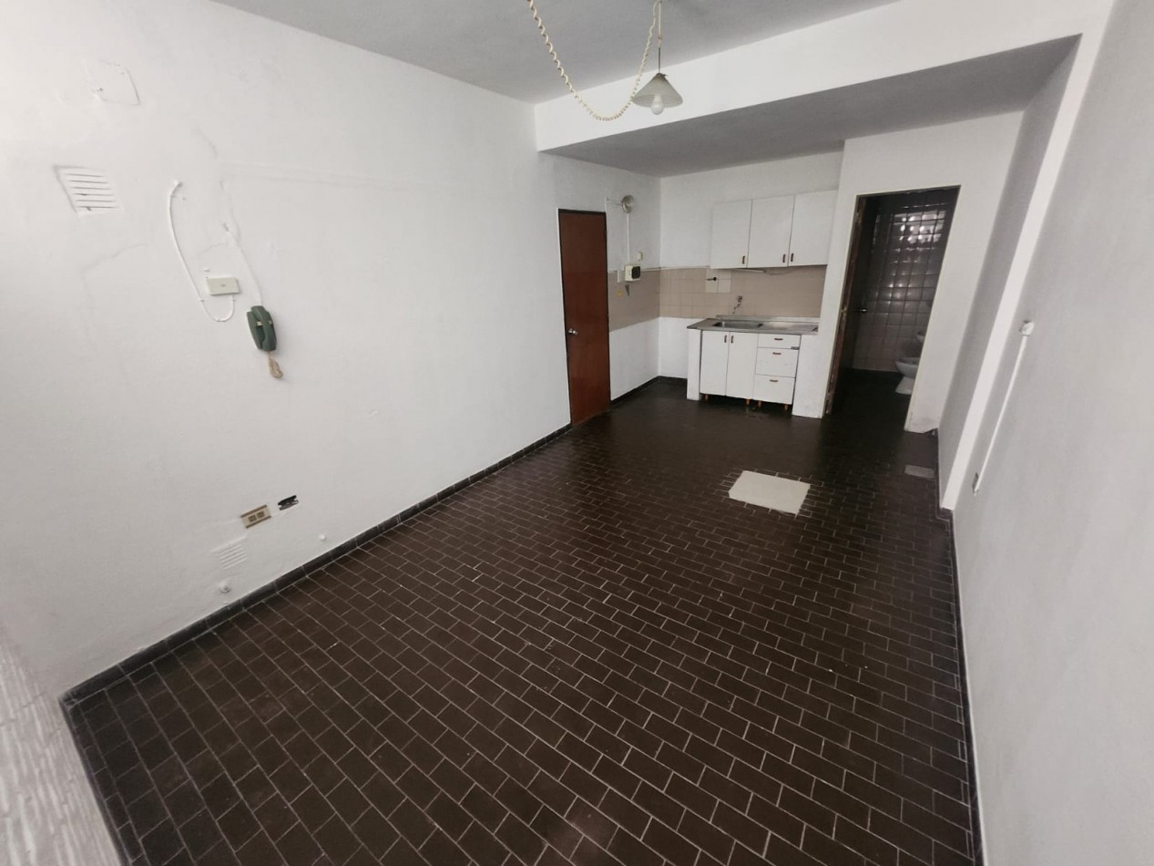 ALQUILO DEPTO 1 DORMITORIO $380.000 FINAL. ZONA CENTRO. EDIFICIO CON QUINCHO Y PILETA