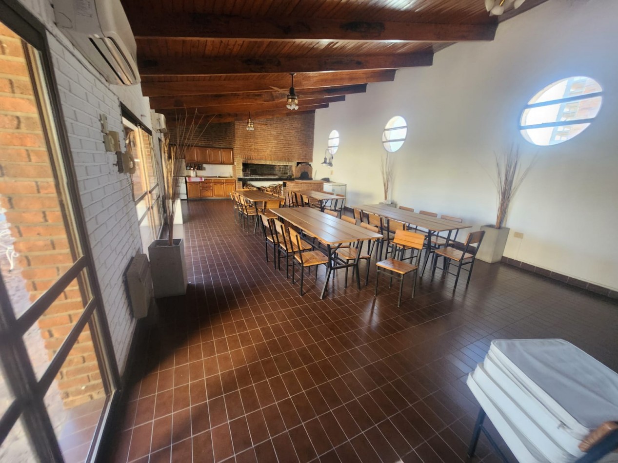 ALQUILO DEPTO 1 DORMITORIO $380.000 FINAL. ZONA CENTRO. EDIFICIO CON QUINCHO Y PILETA