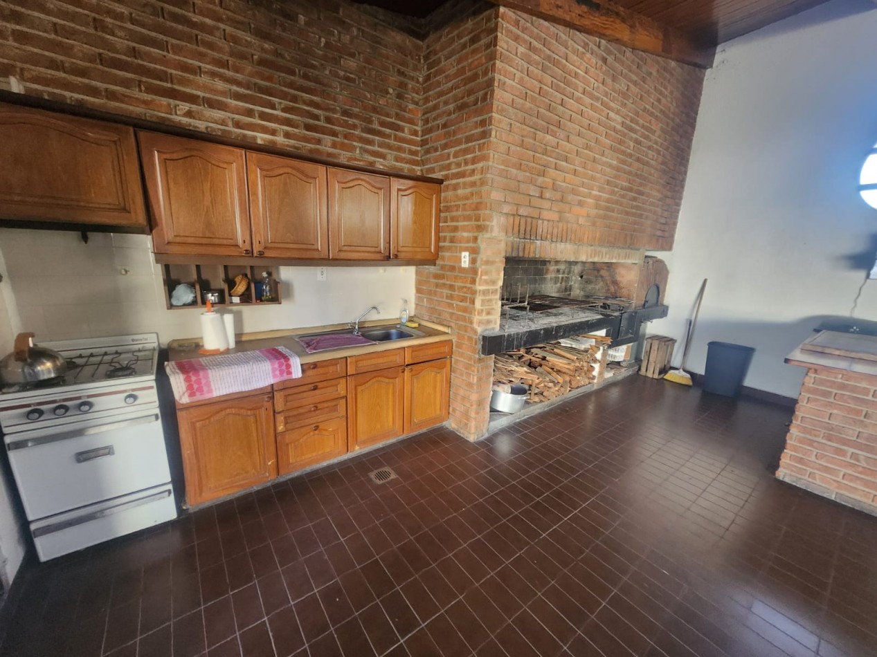 ALQUILO DEPTO 1 DORMITORIO $380.000 FINAL. ZONA CENTRO. EDIFICIO CON QUINCHO Y PILETA