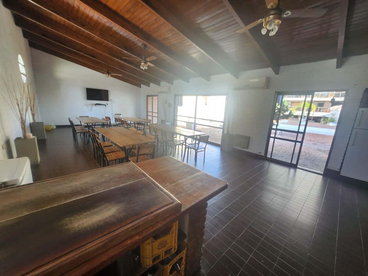 ALQUILO DEPTO 1 DORMITORIO $380.000 FINAL. ZONA CENTRO. EDIFICIO CON QUINCHO Y PILETA