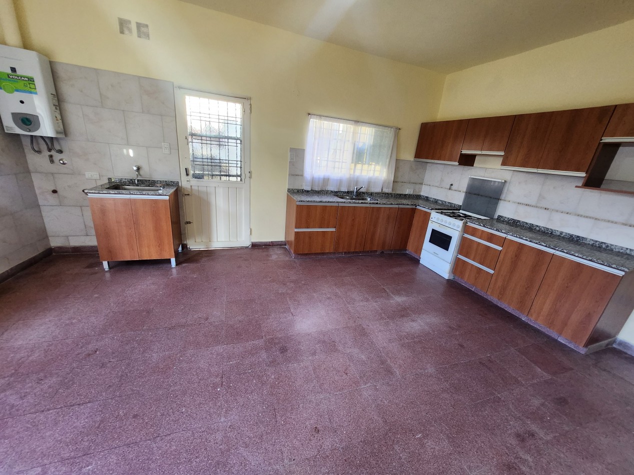 ALQUILO CASA 3 DORMITORIOS CON COCHERA $750.000+IMPUESTOS