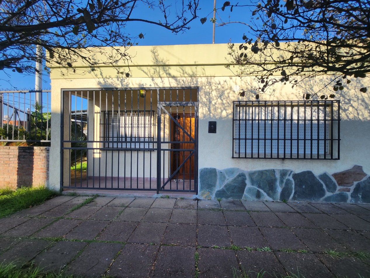 ALQUILO CASA 3 DORMITORIOS CON COCHERA $750.000+IMPUESTOS