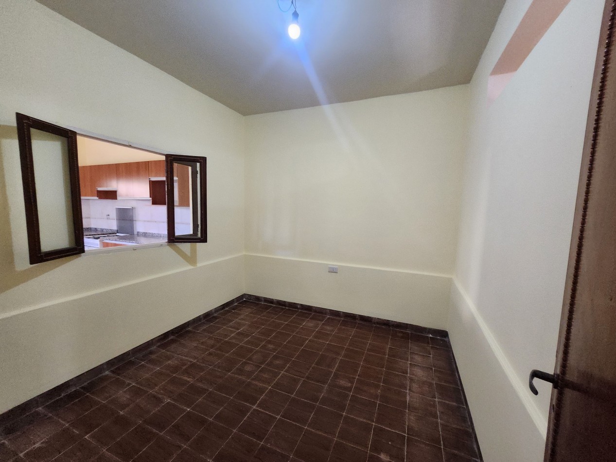 ALQUILO CASA 3 DORMITORIOS CON COCHERA $750.000+IMPUESTOS