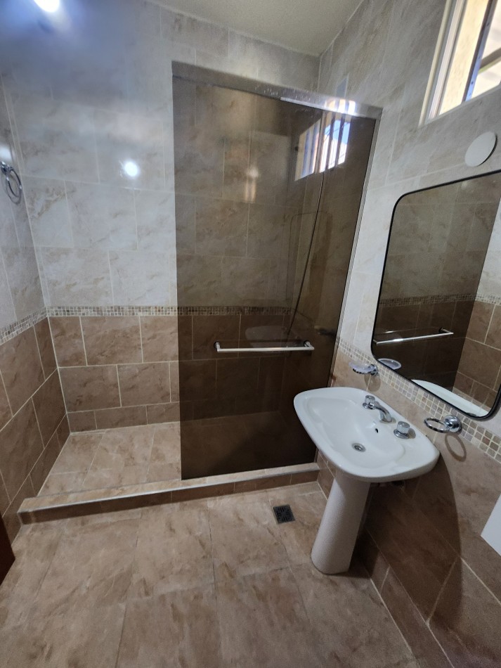 ALQUILO CASA 3 DORMITORIOS CON COCHERA $750.000+IMPUESTOS