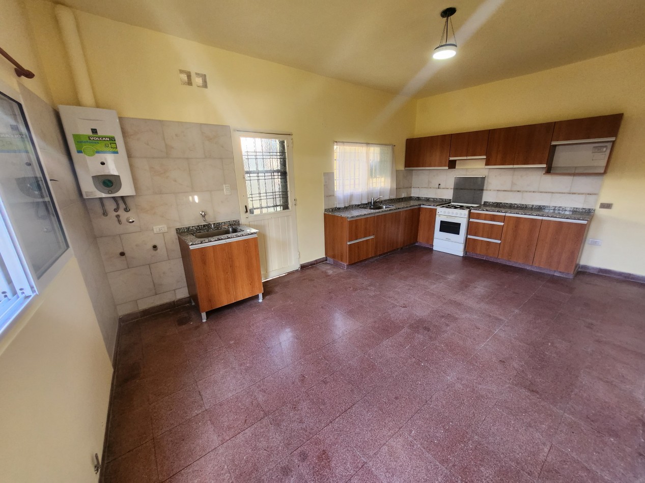 ALQUILO CASA 3 DORMITORIOS CON COCHERA $750.000+IMPUESTOS