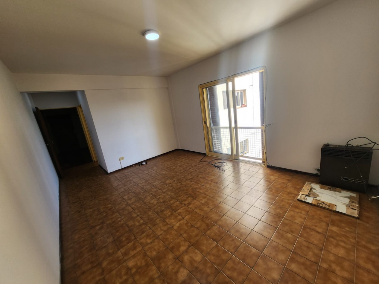 ALQUILO DEPTO 2 DORMITORIOS CON COCHERA $450.000+EXPENSAS+ IMPUESTOS