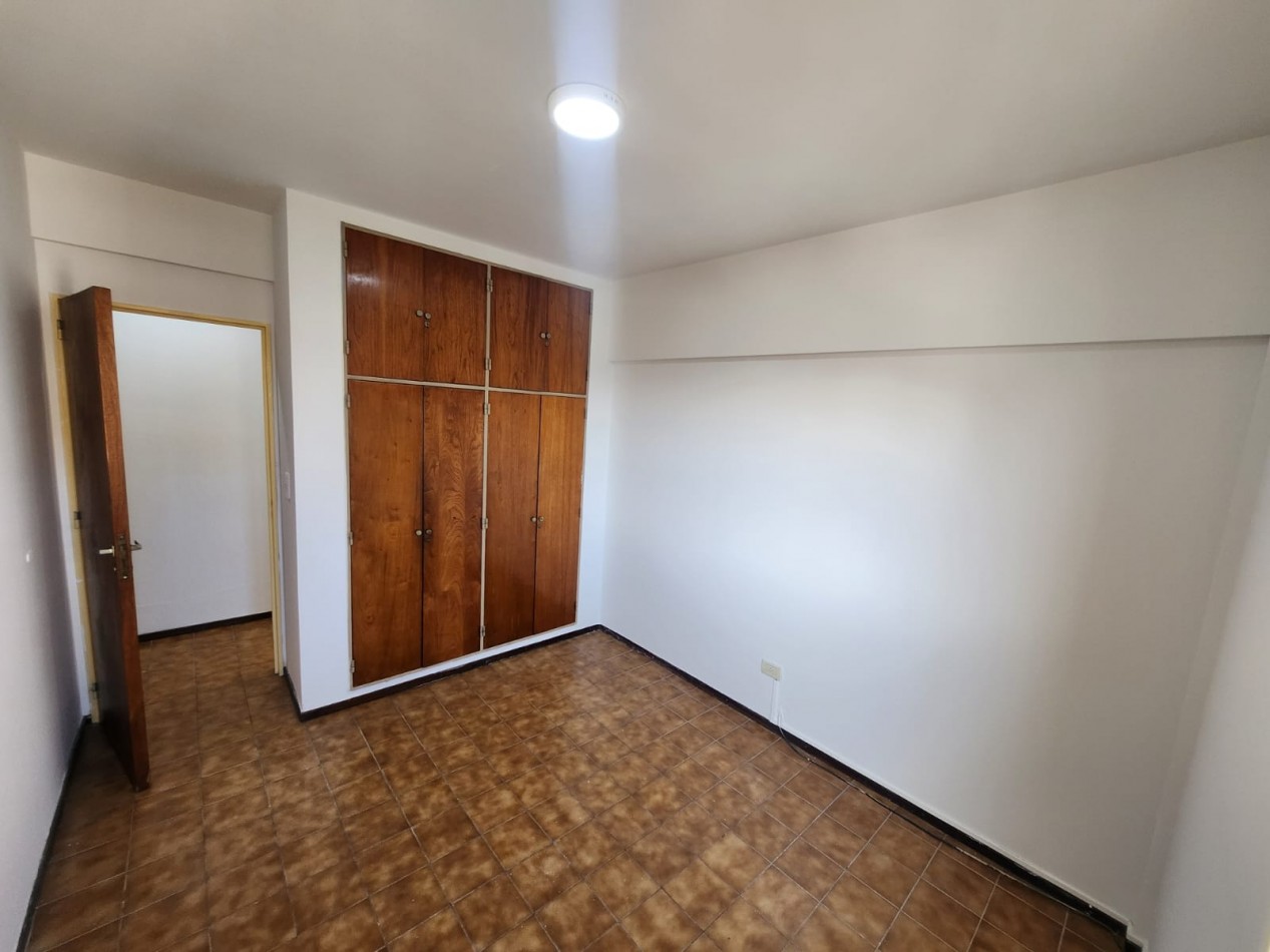 ALQUILO DEPTO 2 DORMITORIOS CON COCHERA $450.000+EXPENSAS+ IMPUESTOS