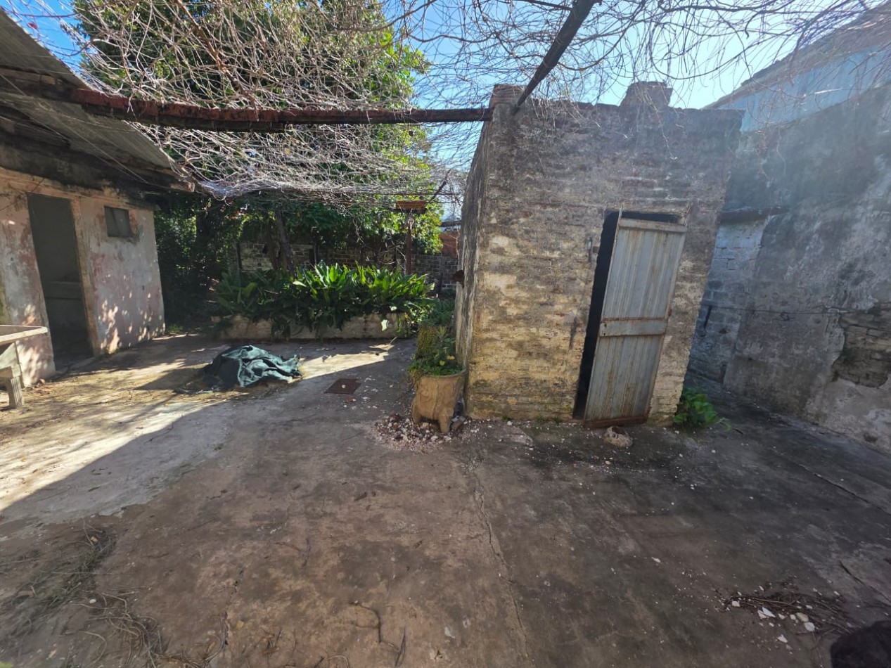 OPORTUNIDAD! VENDO CASA CENTRICA A RECICLAR U$S 49.000