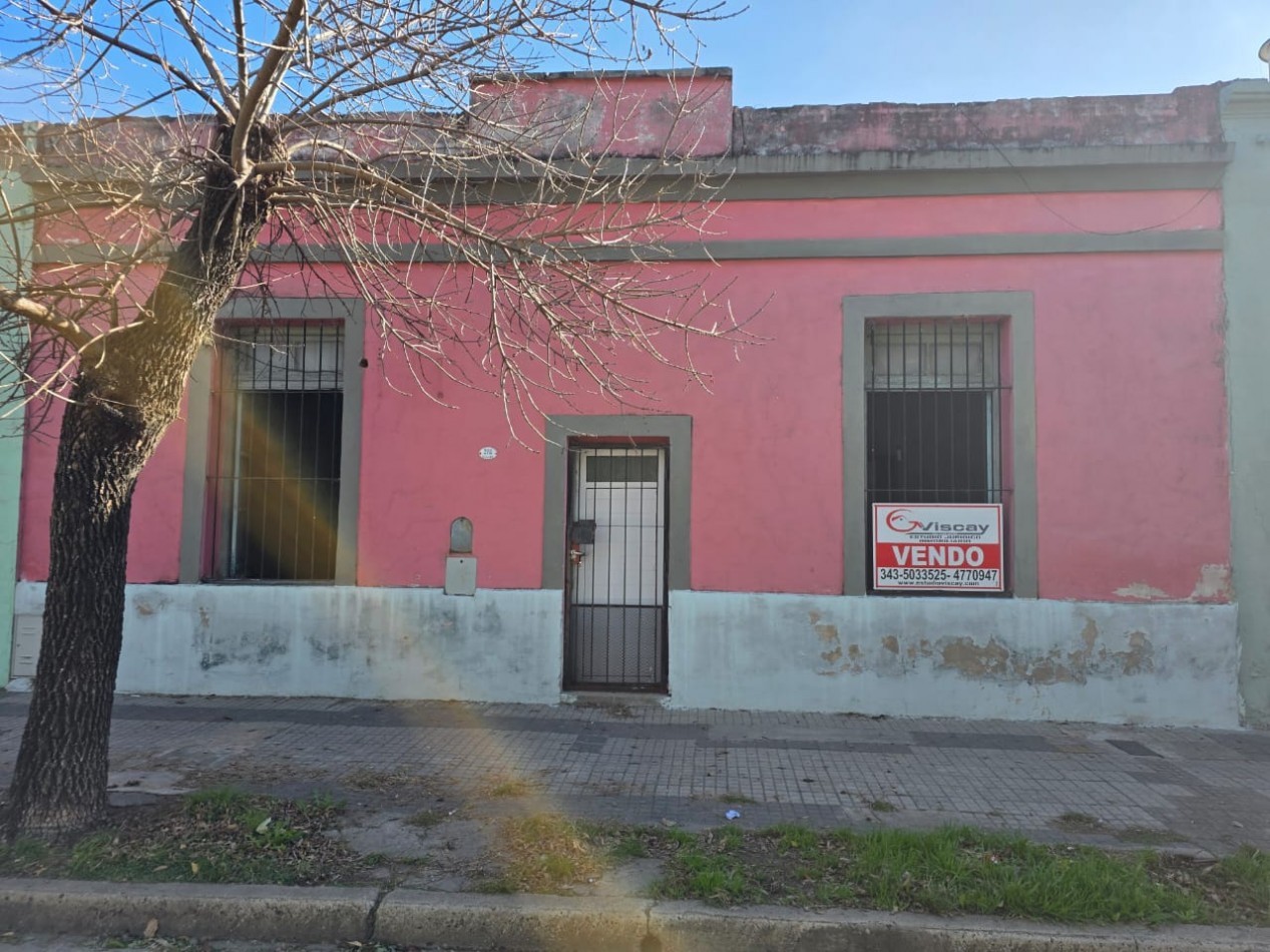 OPORTUNIDAD! VENDO CASA CENTRICA A RECICLAR U$S 49.000