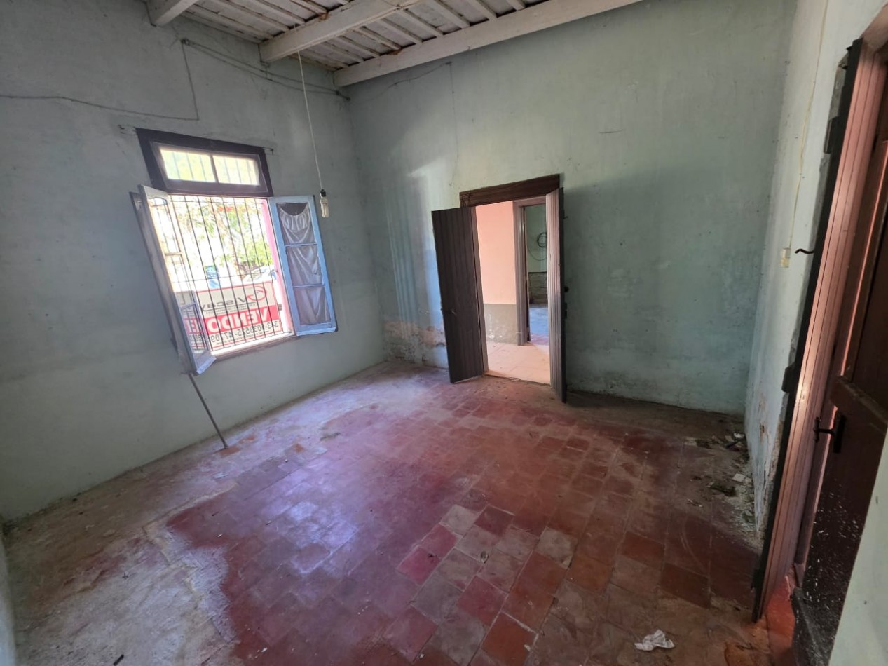OPORTUNIDAD! VENDO CASA CENTRICA A RECICLAR U$S 49.000
