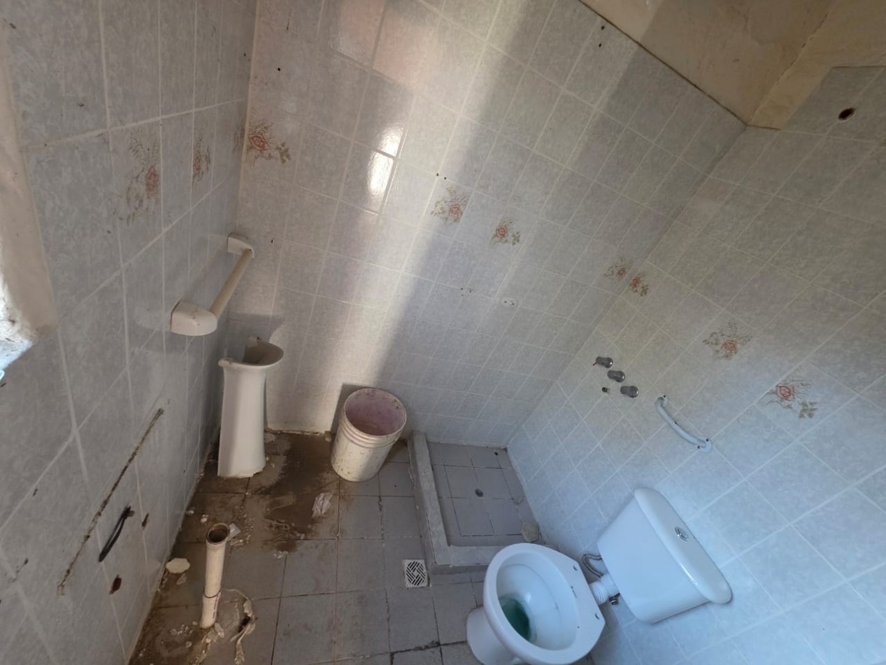 OPORTUNIDAD! VENDO CASA CENTRICA A RECICLAR U$S 49.000