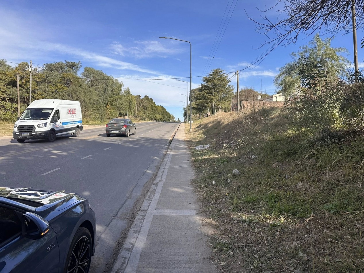 VENDO TERRENO SOBRE AV. ZANNI A METROS DE BALBIN