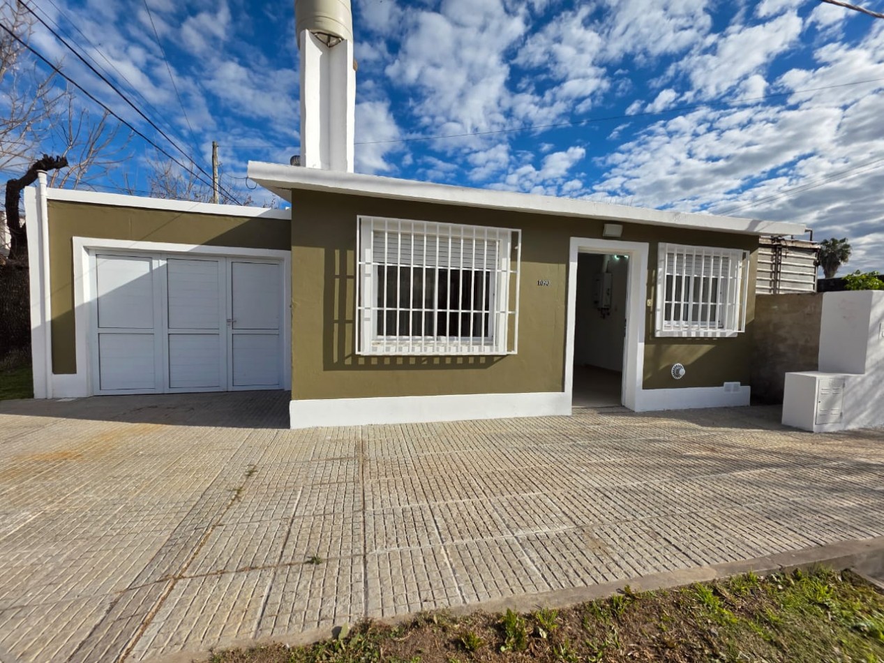 ALQUILO CASA 1 DORMITORIO, COCHERA, PATIO VERDE TODOS LOS SERVICIOS $400.000 FINAL