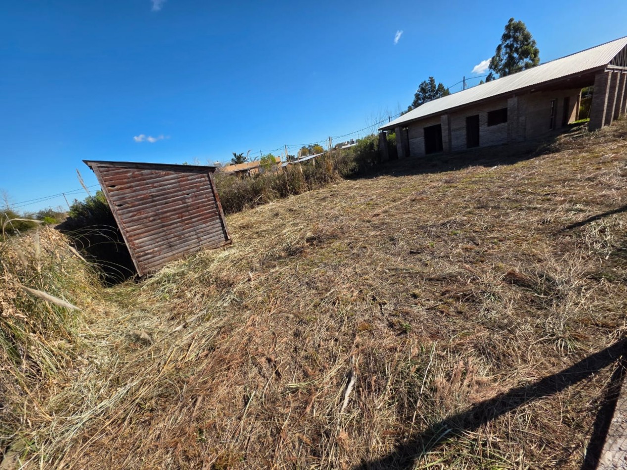 OPORTUNIDAD! VENDO LOTE CON CASA A TERMINAR U$S 16.000.-