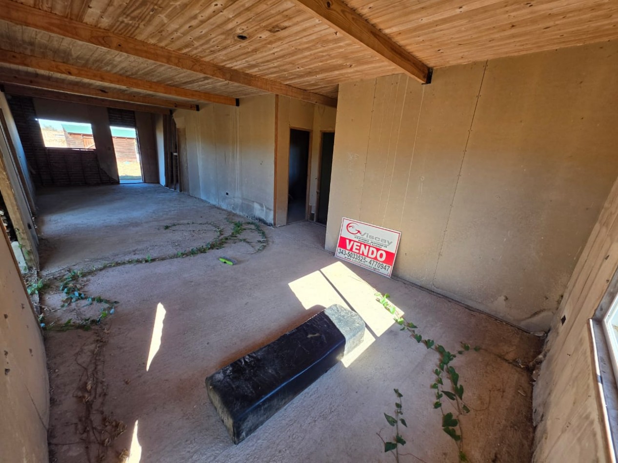 OPORTUNIDAD! VENDO LOTE CON CASA A TERMINAR U$S 16.000.-