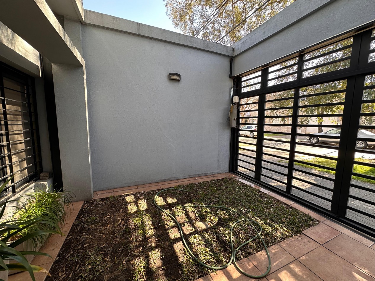 VENDO HERMOSA CASA ZONA PLAZA SAENZ PEÑA U$S 360.000.-