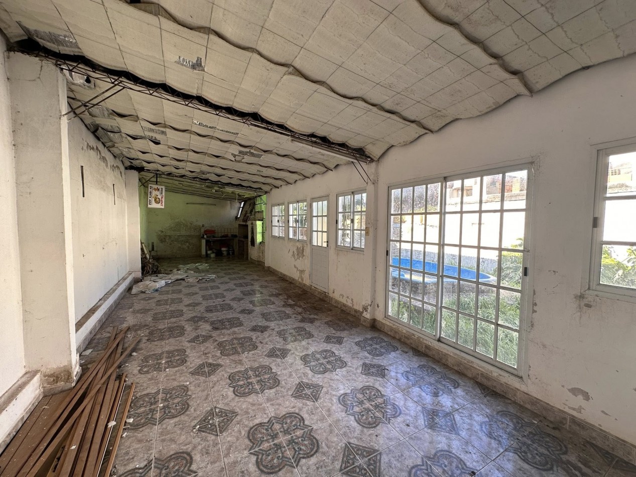 VENDO CASA 2 DORM, 2 COCHERAS. QUINCHO Y PILETA