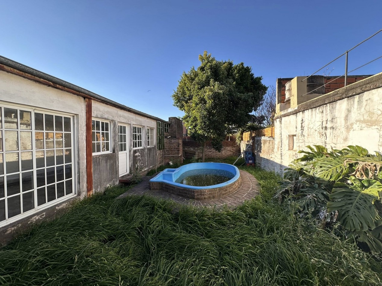 VENDO CASA 2 DORM, 2 COCHERAS. QUINCHO Y PILETA