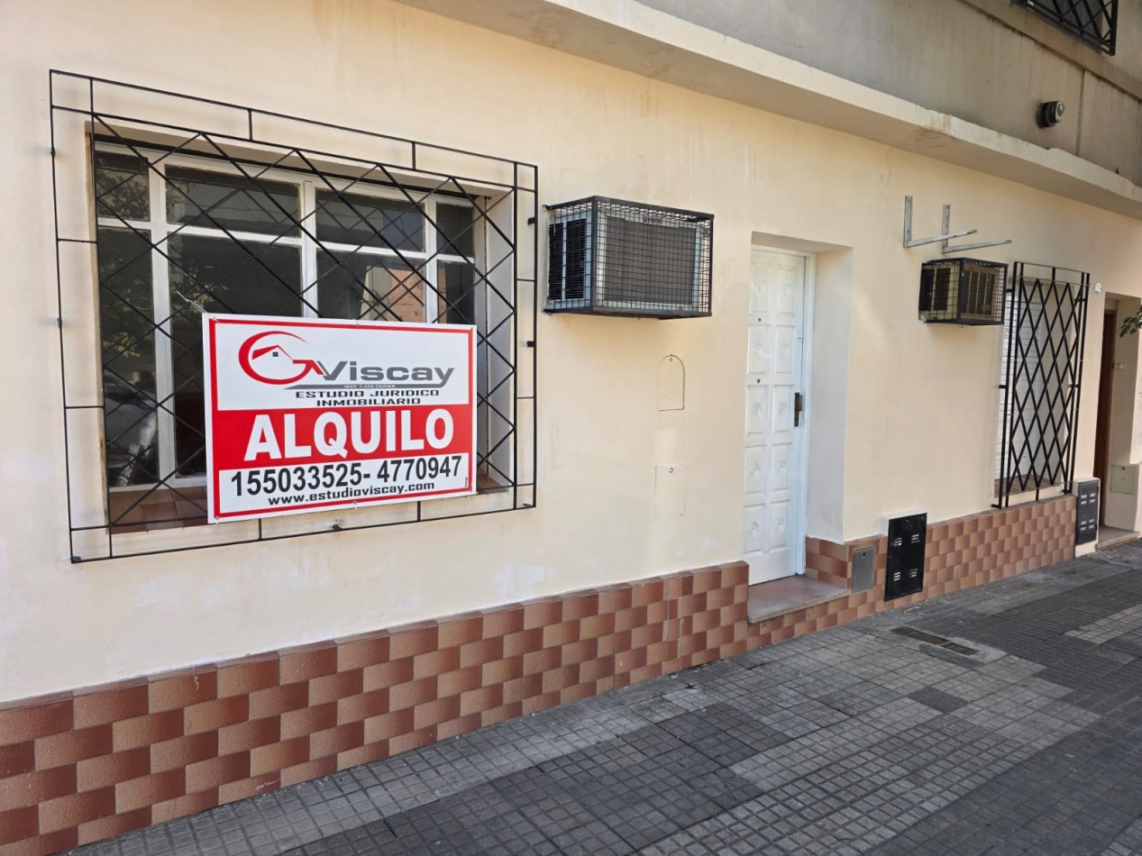 ALQUILO CASA CENTRICA 2 DOR CON PATIO $450.000 +TASAS MUNICIPALES